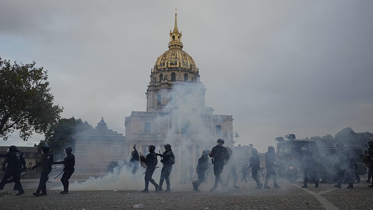 Violence in Paris as tens of thousands turn out for student protests across France