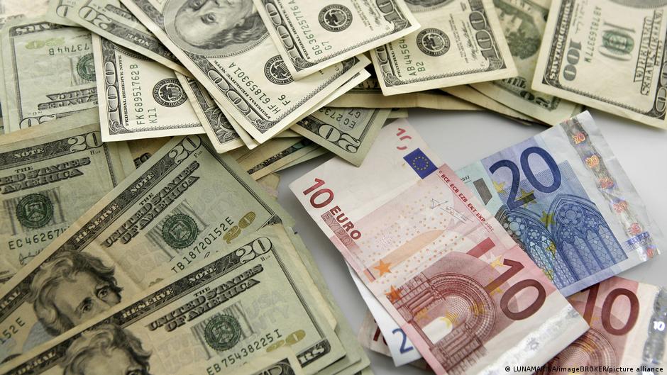 Euro plummets against US dollar: Has the next financial crisis begun?